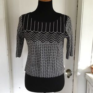 Navy & white geometric elbow sleeve sweater Sz S